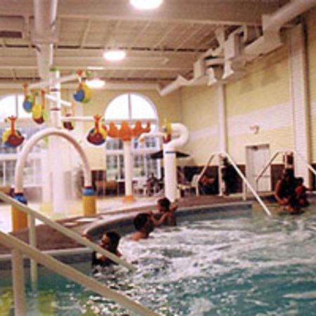 Grand Mackinaw Beachfront And Waterpark Макино Сити Екстериор снимка