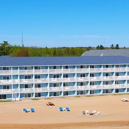 Grand Mackinaw Beachfront And Waterpark Макино Сити Екстериор снимка