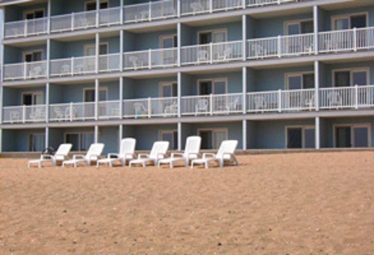 Grand Mackinaw Beachfront And Waterpark Макино Сити Екстериор снимка