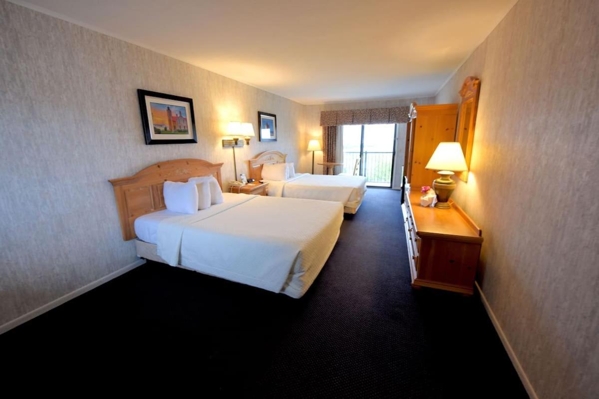 Grand Mackinaw Beachfront And Waterpark Макино Сити Екстериор снимка